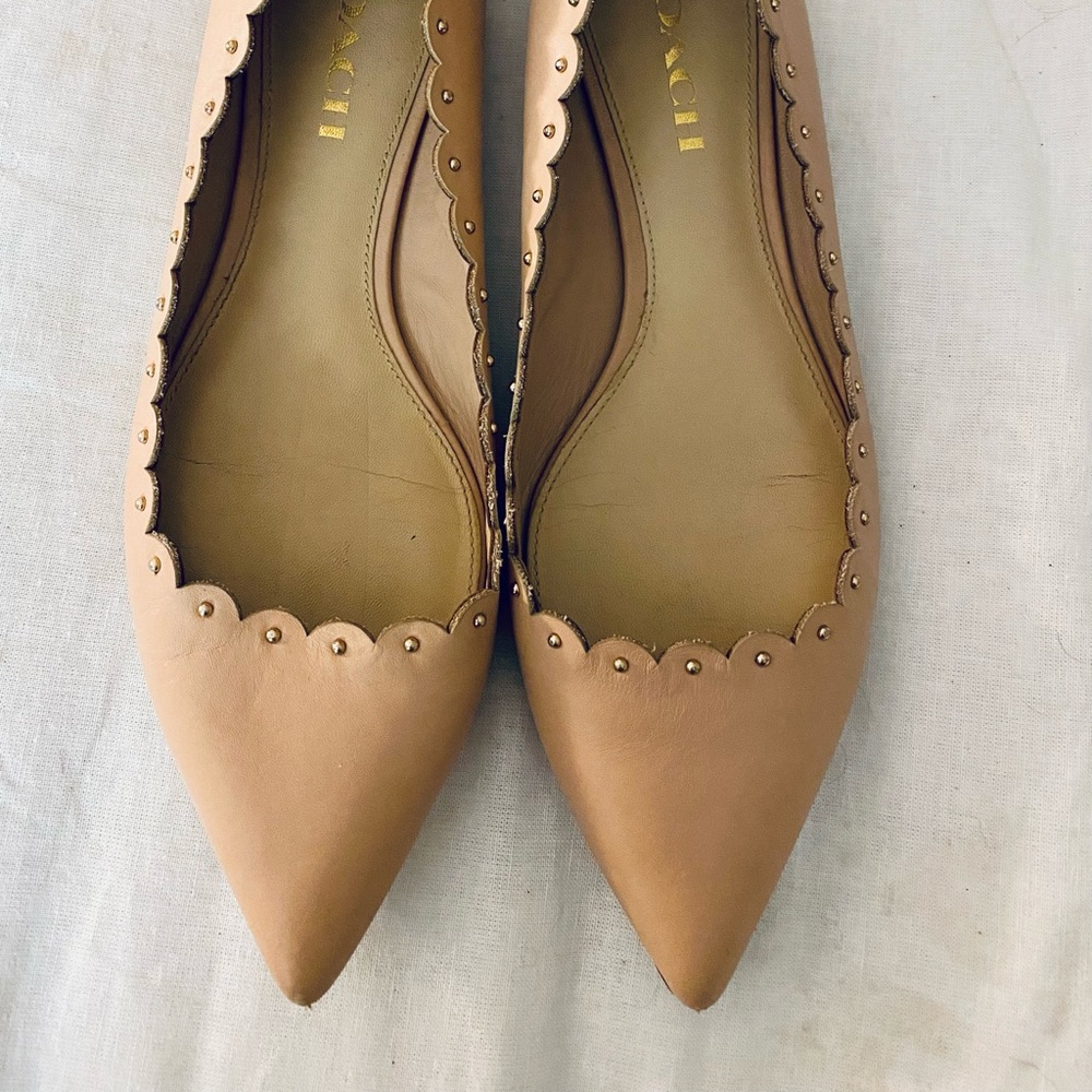 Coach nude flats with scalloped edges and stud detail | size 8.5